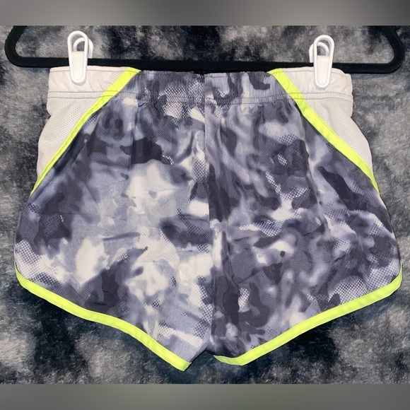 Running shorts with outside pocket $5 bundle deal - Picture 2 of 3